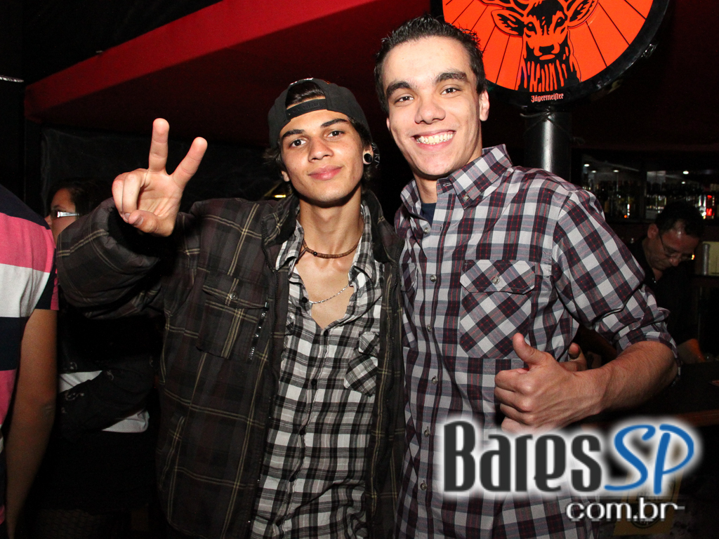 Na sexta-feira a banda Back 8 se apresentou no Sky Music Bar Na sexta-feira a banda Back 8 se apresentou no Sky Music Bar