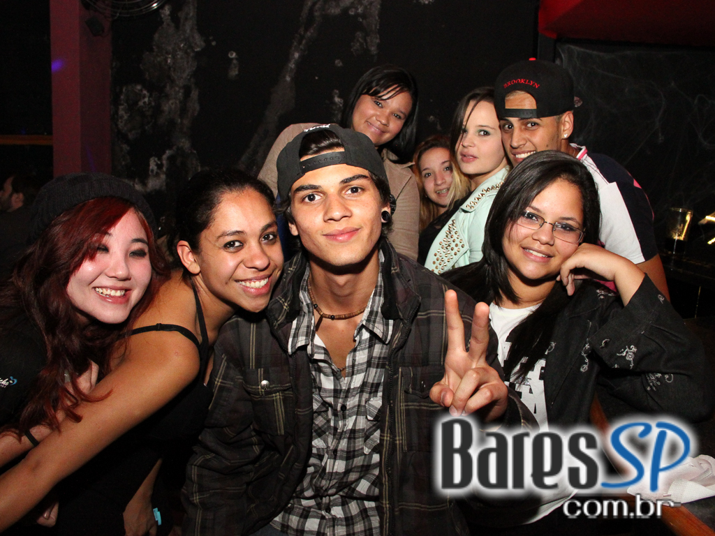 Na sexta-feira a banda Back 8 se apresentou no Sky Music Bar Na sexta-feira a banda Back 8 se apresentou no Sky Music Bar