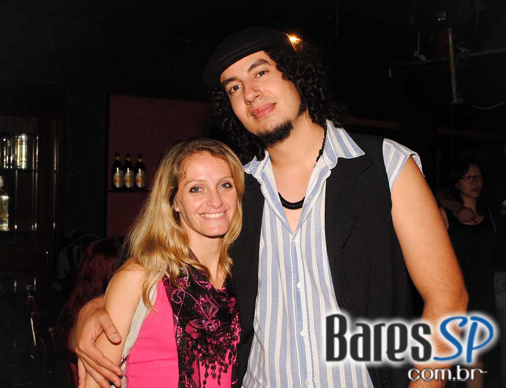 Sky Music Bar recebeu no sábado a banda Cadillac Rosa Sky Music Bar recebeu no sábado a banda Cadillac Rosa