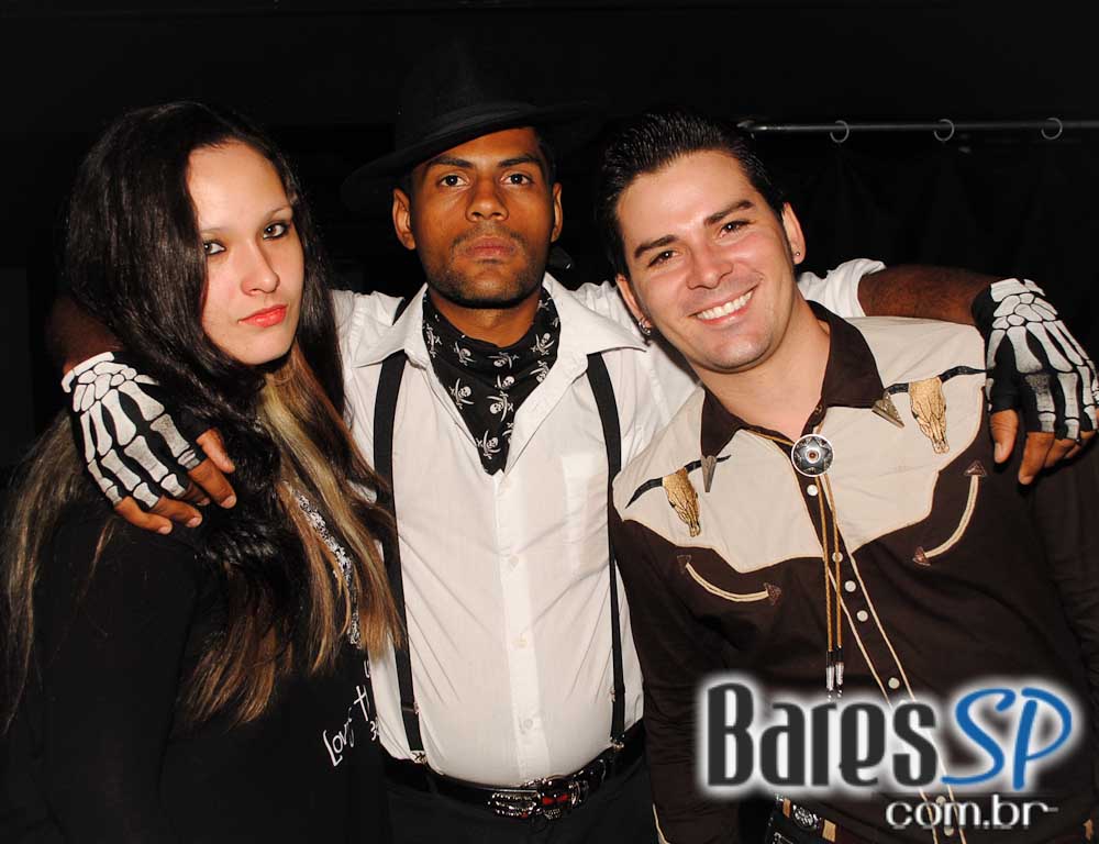 Sky Music Bar recebeu no sábado a banda Cadillac Rosa Sky Music Bar recebeu no sábado a banda Cadillac Rosa