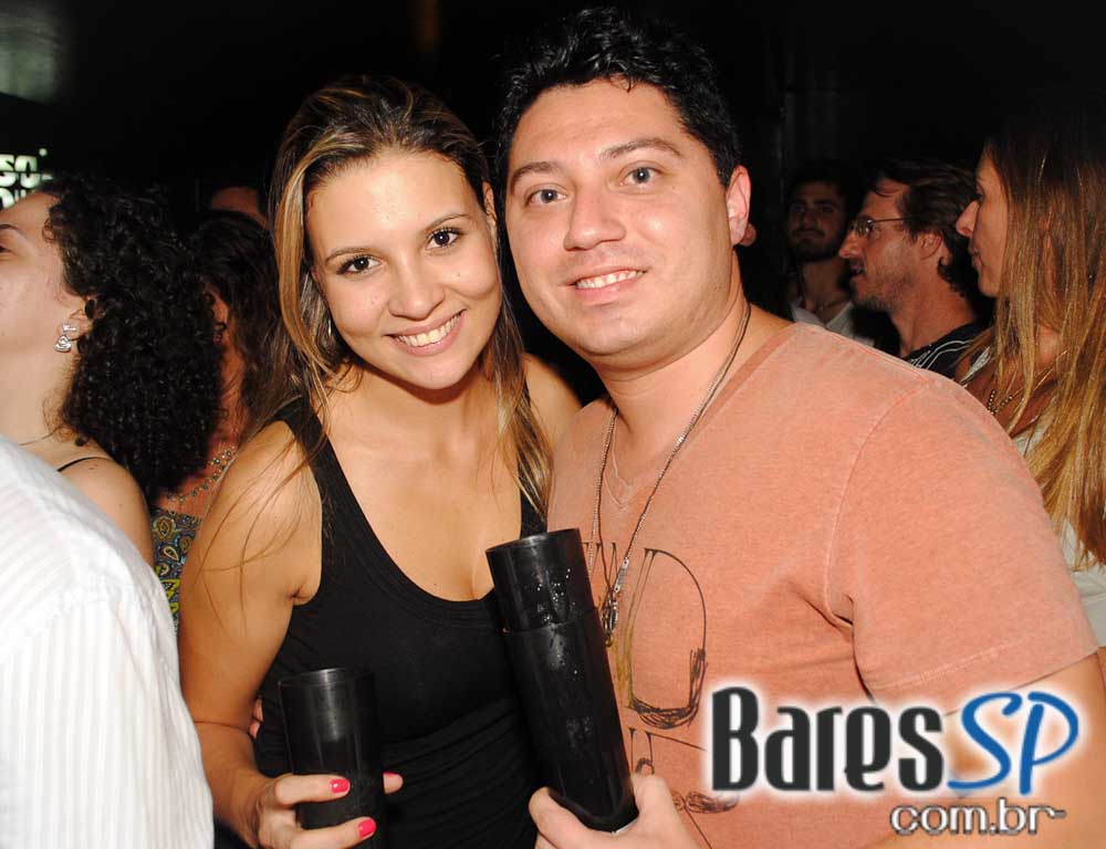 Mat Mchugh se apresentou no Na Mata Café na segunda Mat Mchugh se apresentou no Na Mata Café na segunda