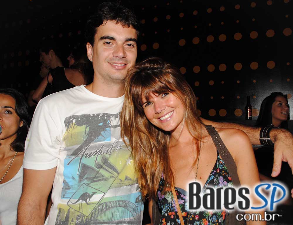 Mat Mchugh se apresentou no Na Mata Café na segunda Mat Mchugh se apresentou no Na Mata Café na segunda