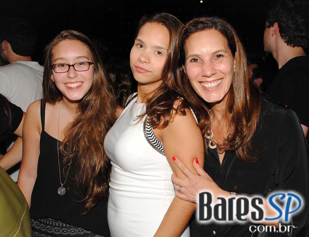 Mat Mchugh se apresentou no Na Mata Café na segunda Mat Mchugh se apresentou no Na Mata Café na segunda