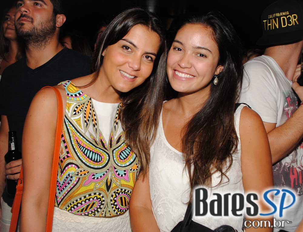 Mat Mchugh se apresentou no Na Mata Café na segunda Mat Mchugh se apresentou no Na Mata Café na segunda