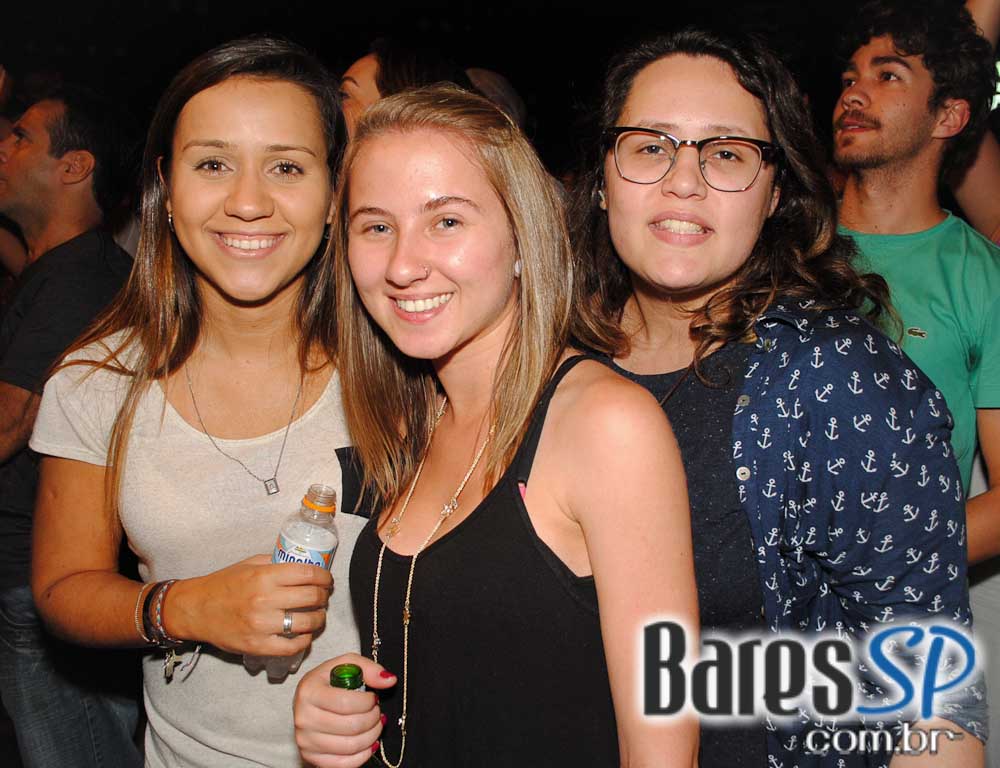 Mat Mchugh se apresentou no Na Mata Café na segunda Mat Mchugh se apresentou no Na Mata Café na segunda