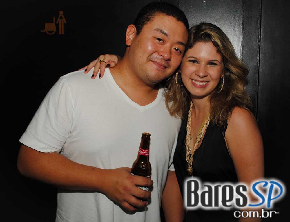 Mat Mchugh se apresentou no Na Mata Café na segunda Mat Mchugh se apresentou no Na Mata Café na segunda