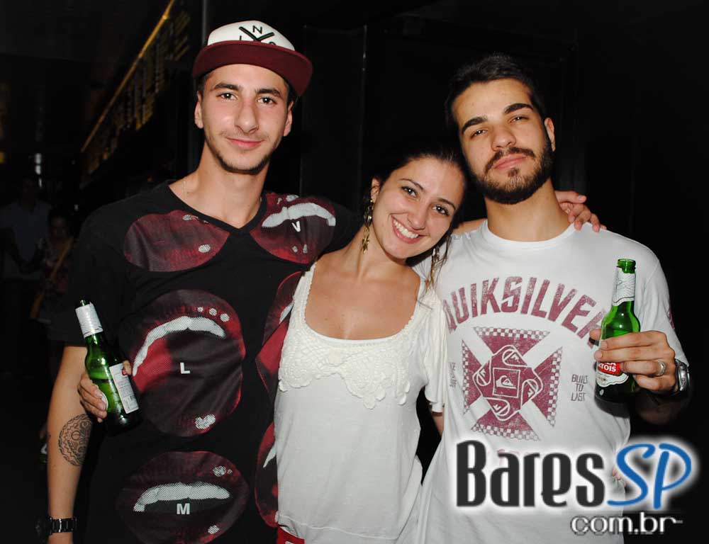 Mat Mchugh se apresentou no Na Mata Café na segunda Mat Mchugh se apresentou no Na Mata Café na segunda