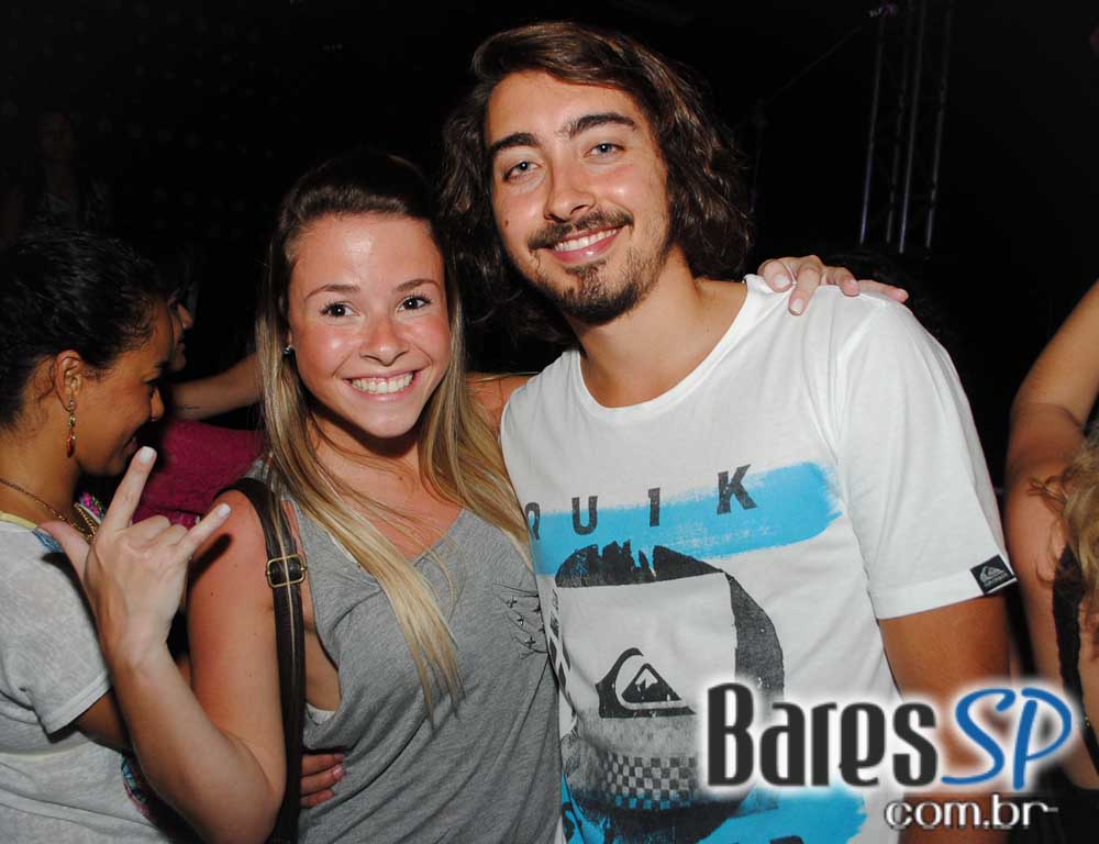 Mat Mchugh se apresentou no Na Mata Café na segunda Mat Mchugh se apresentou no Na Mata Café na segunda