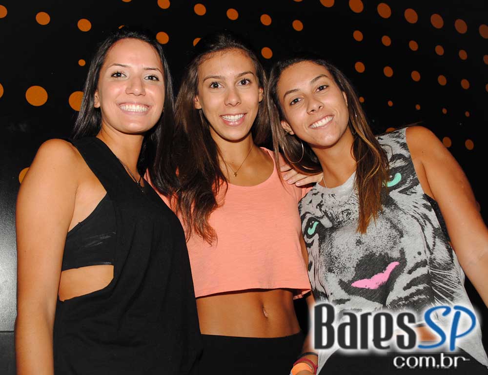 Mat Mchugh se apresentou no Na Mata Café na segunda Mat Mchugh se apresentou no Na Mata Café na segunda