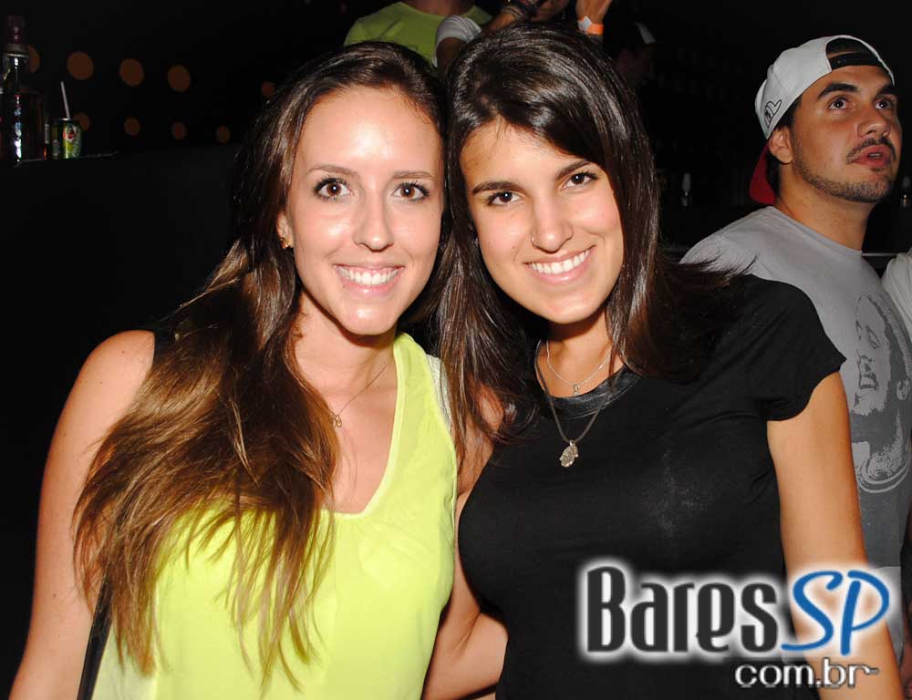 Mat Mchugh se apresentou no Na Mata Café na segunda Mat Mchugh se apresentou no Na Mata Café na segunda