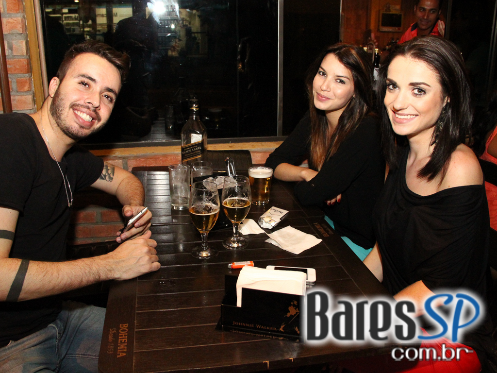 Roda de Samba da Madá, Gabriel Detilio e Ângelo Ferratti comandaram o sábado no Boteco Madá Roda de Samba da Madá, Gabriel Detilio e Ângelo Ferratti comandaram o sábado no Boteco Madá