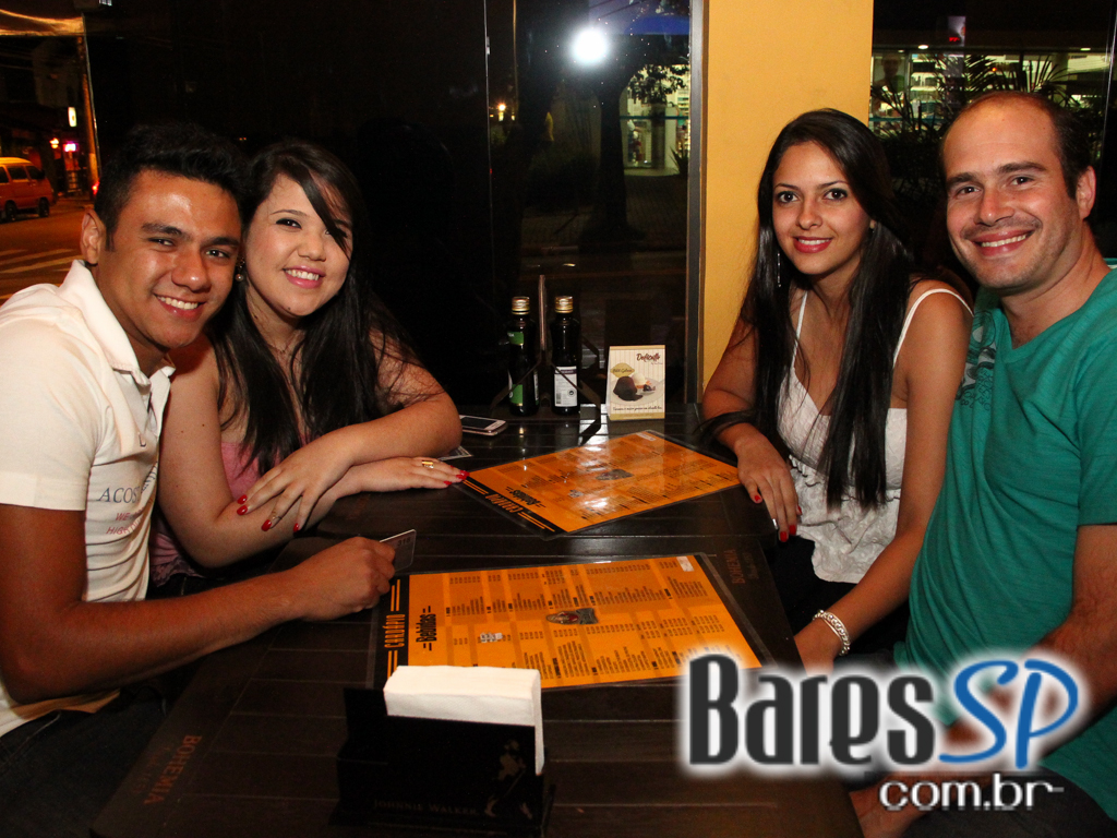 Roda de Samba da Madá, Gabriel Detilio e Ângelo Ferratti comandaram o sábado no Boteco Madá Roda de Samba da Madá, Gabriel Detilio e Ângelo Ferratti comandaram o sábado no Boteco Madá