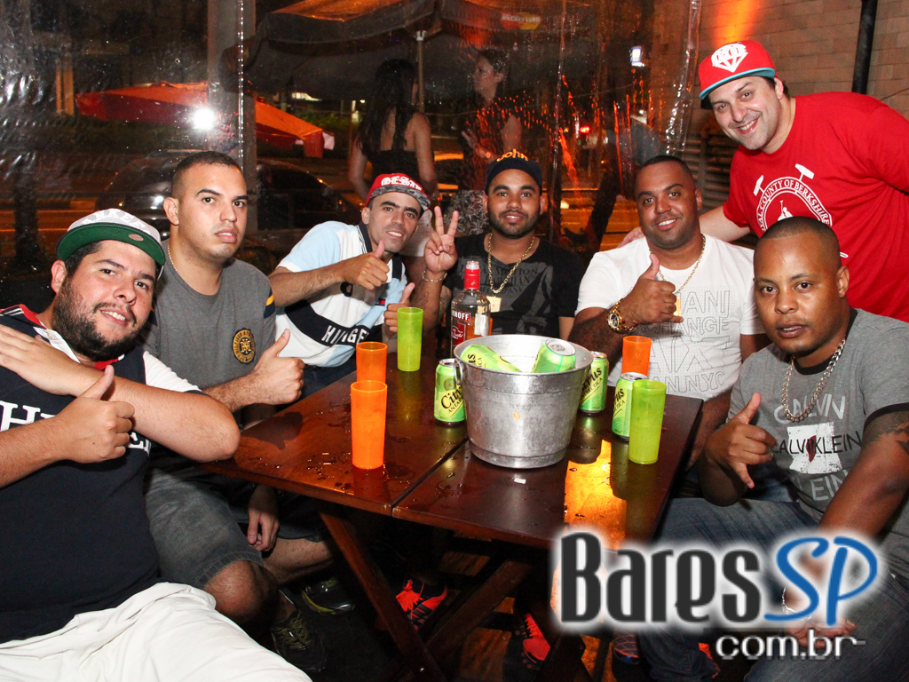 Samba da Vila com os grupos Samba do Babé, Amizade Verdadeira e DJ Scorpion no  sábado do Bar Fidelis