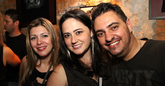 St. George's Pub embalou a noite de feriado com o comando da banda Almanak