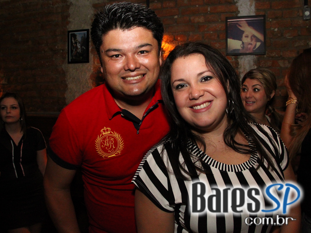 St. George's Pub embalou a noite de feriado com o comando da banda Almanak St. George's Pub embalou a noite de feriado com o comando da banda Almanak