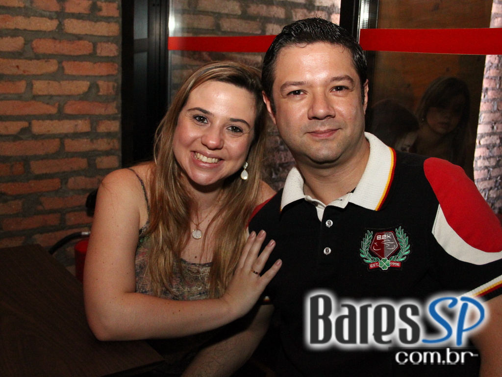 St. George's Pub embalou a noite de feriado com o comando da banda Almanak St. George's Pub embalou a noite de feriado com o comando da banda Almanak