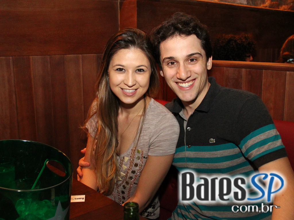 St. George's Pub embalou a noite de feriado com o comando da banda Almanak St. George's Pub embalou a noite de feriado com o comando da banda Almanak