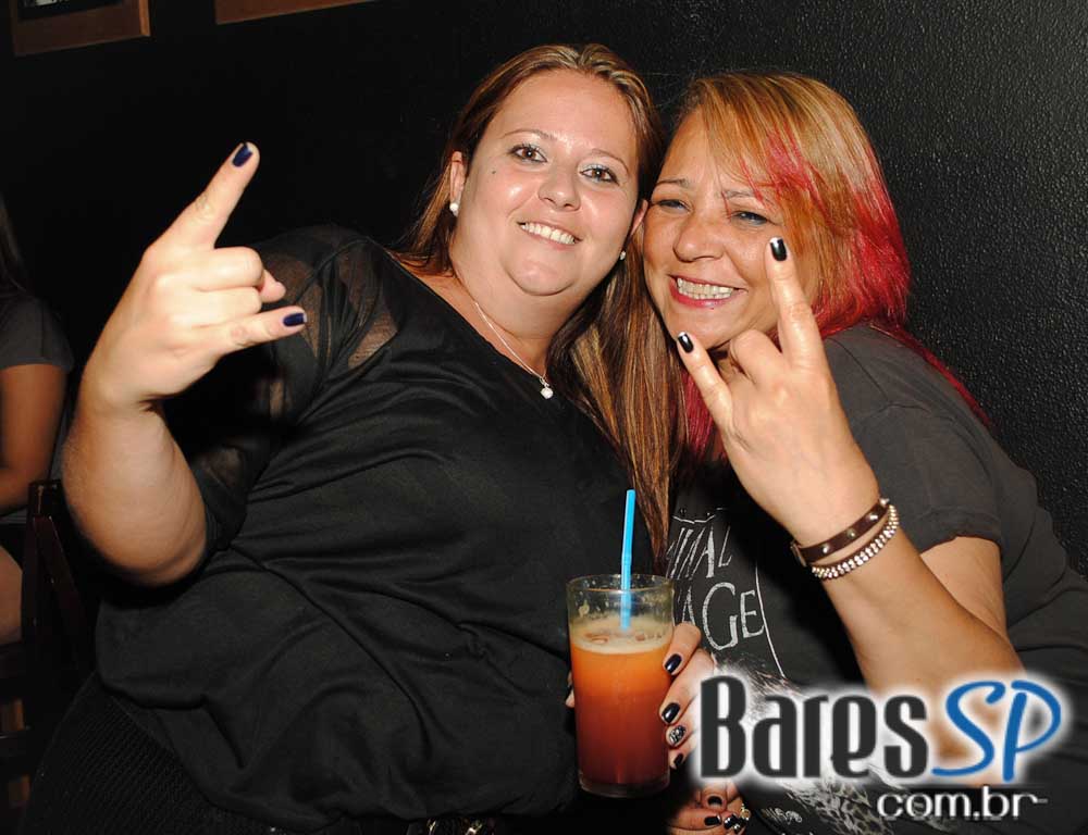 Os agitos do rock'n'roll no palco do Sky Music Bar no sábado Os agitos do rock'n'roll no palco do Sky Music Bar no sábado