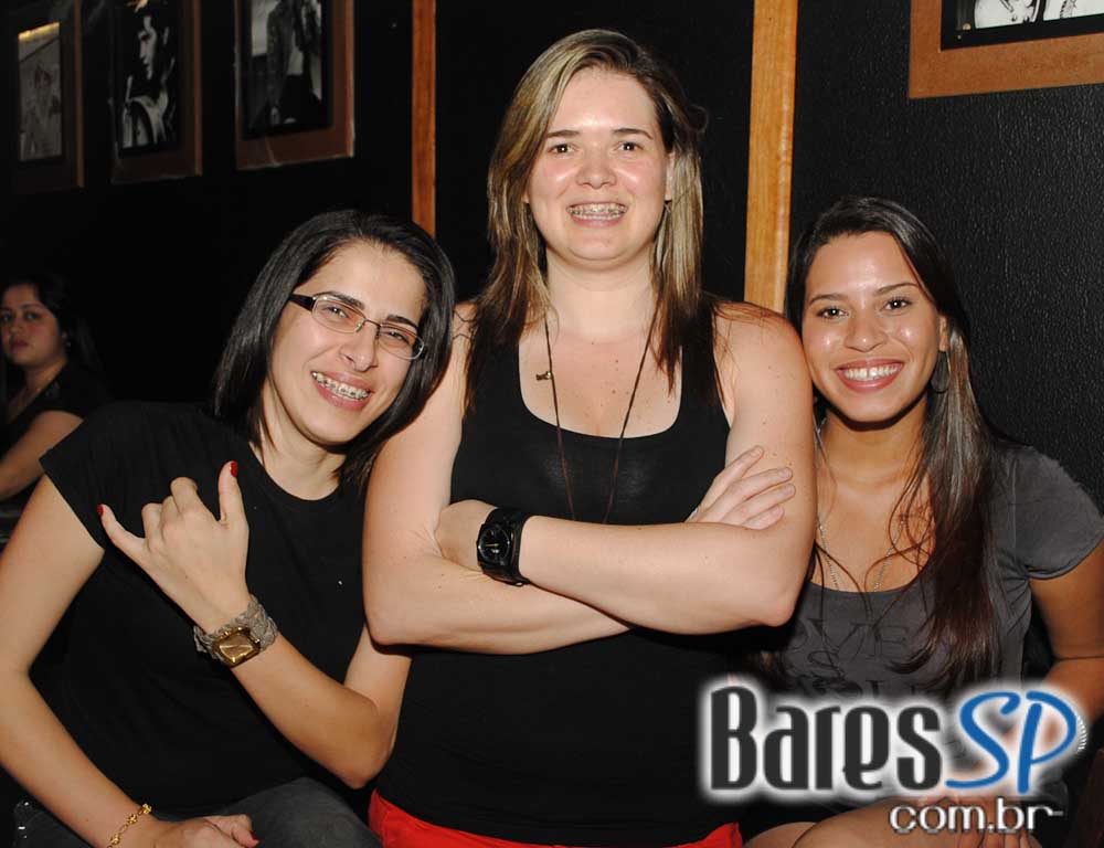 Os agitos do rock'n'roll no palco do Sky Music Bar no sábado Os agitos do rock'n'roll no palco do Sky Music Bar no sábado