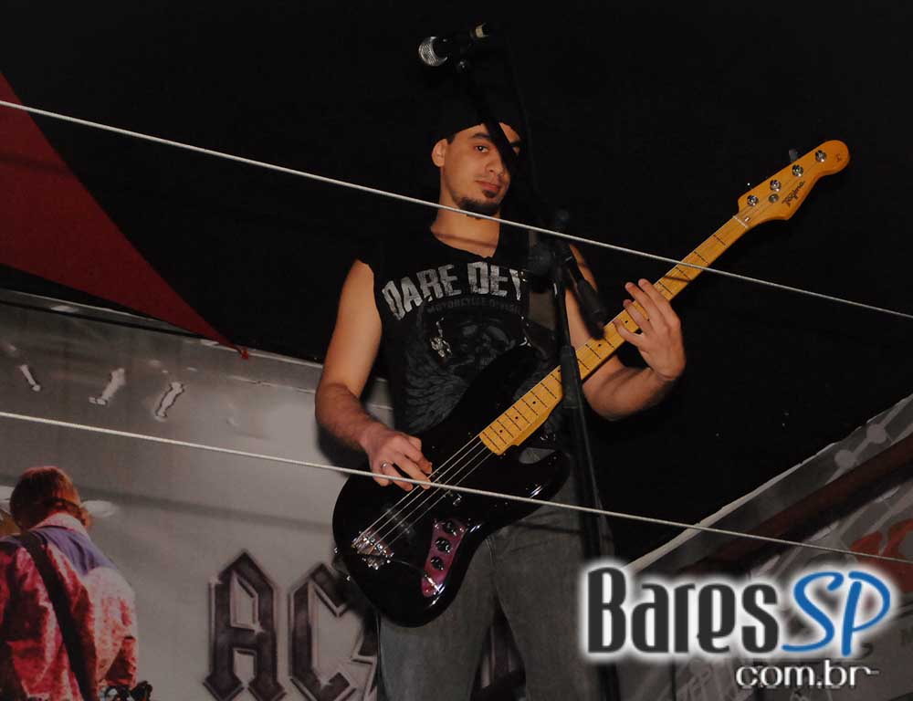 Os agitos do rock'n'roll no palco do Sky Music Bar no sábado Os agitos do rock'n'roll no palco do Sky Music Bar no sábado