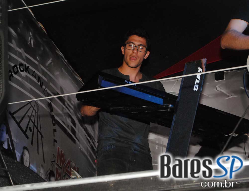 Os agitos do rock'n'roll no palco do Sky Music Bar no sábado Os agitos do rock'n'roll no palco do Sky Music Bar no sábado