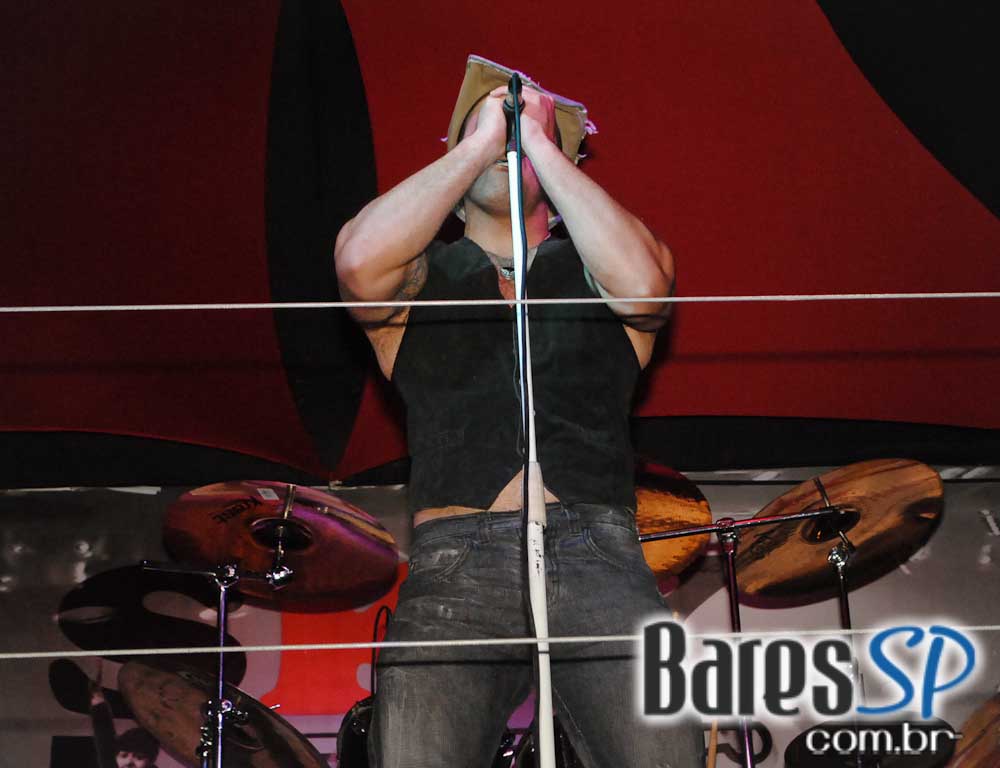 Os agitos do rock'n'roll no palco do Sky Music Bar no sábado Os agitos do rock'n'roll no palco do Sky Music Bar no sábado