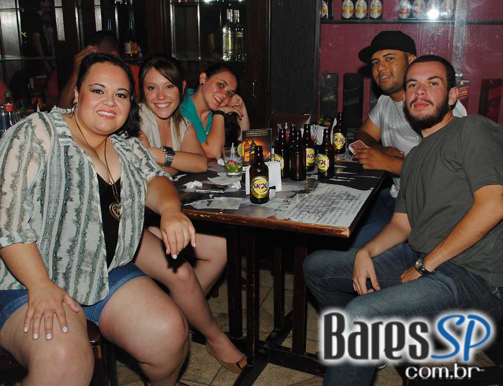 Os agitos do rock'n'roll no palco do Sky Music Bar no sábado Os agitos do rock'n'roll no palco do Sky Music Bar no sábado