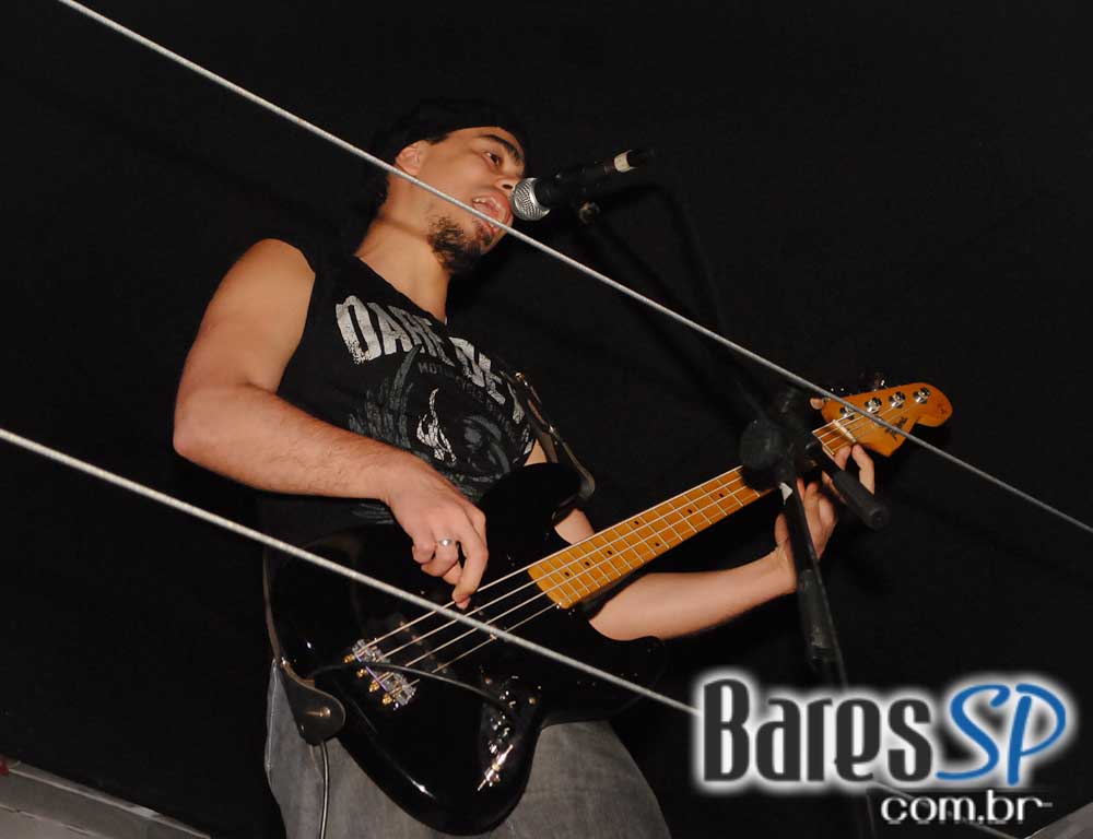 Os agitos do rock'n'roll no palco do Sky Music Bar no sábado Os agitos do rock'n'roll no palco do Sky Music Bar no sábado