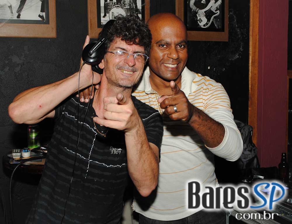 Os agitos do rock'n'roll no palco do Sky Music Bar no sábado Os agitos do rock'n'roll no palco do Sky Music Bar no sábado