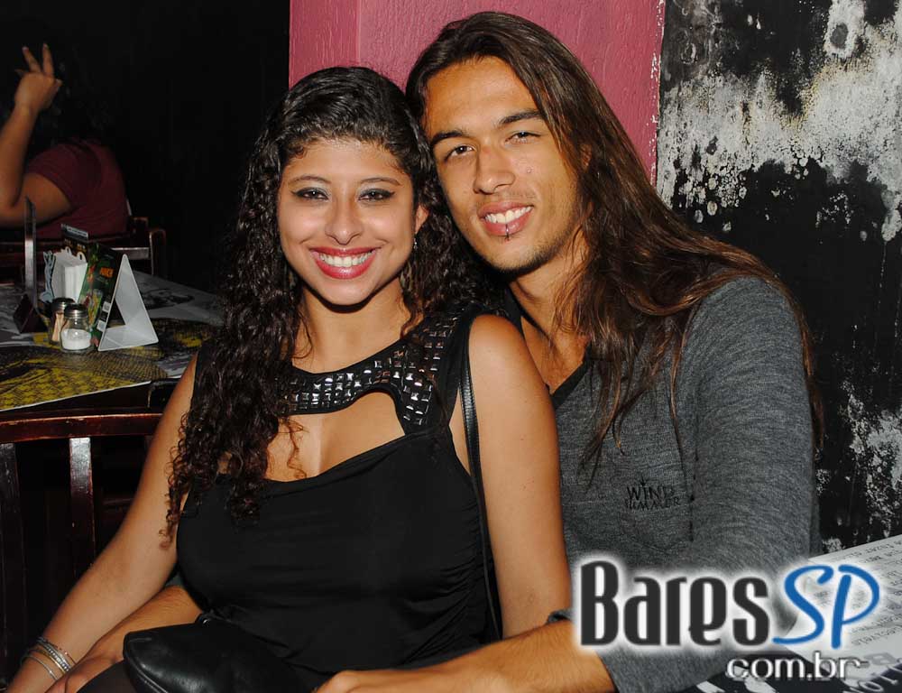 Os agitos do rock'n'roll no palco do Sky Music Bar no sábado Os agitos do rock'n'roll no palco do Sky Music Bar no sábado