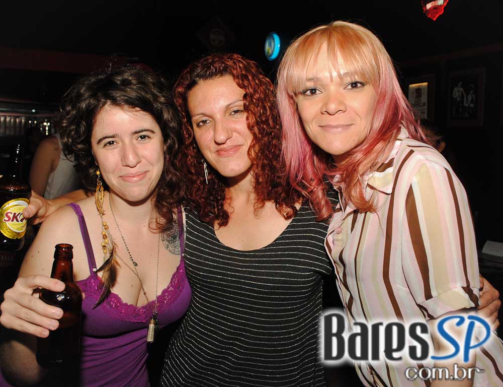 Os agitos do rock'n'roll no palco do Sky Music Bar no sábado Os agitos do rock'n'roll no palco do Sky Music Bar no sábado