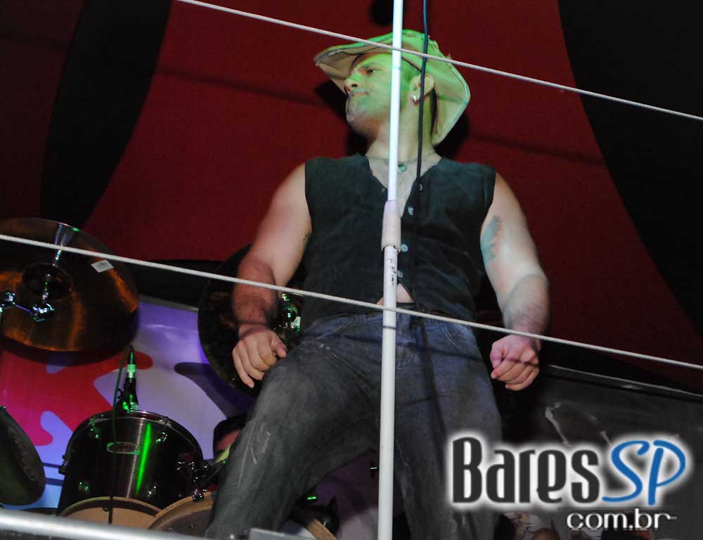 Os agitos do rock'n'roll no palco do Sky Music Bar no sábado Os agitos do rock'n'roll no palco do Sky Music Bar no sábado