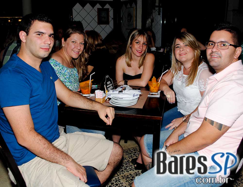 Feriado com descontração e variedades de petiscos e bebidas no Posto 6 Feriado com descontração e variedades de petiscos e bebidas no Posto 6