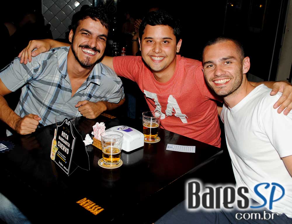 Feriado com descontração e variedades de petiscos e bebidas no Posto 6 Feriado com descontração e variedades de petiscos e bebidas no Posto 6