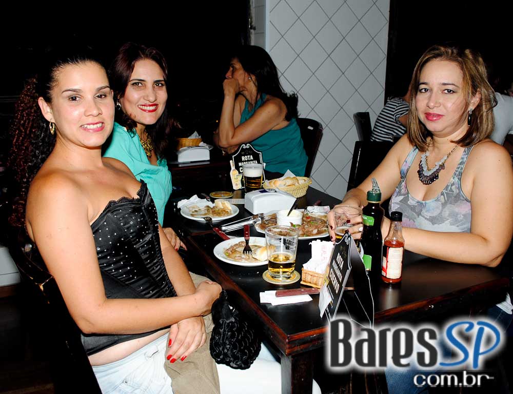 Feriado com descontração e variedades de petiscos e bebidas no Posto 6 Feriado com descontração e variedades de petiscos e bebidas no Posto 6