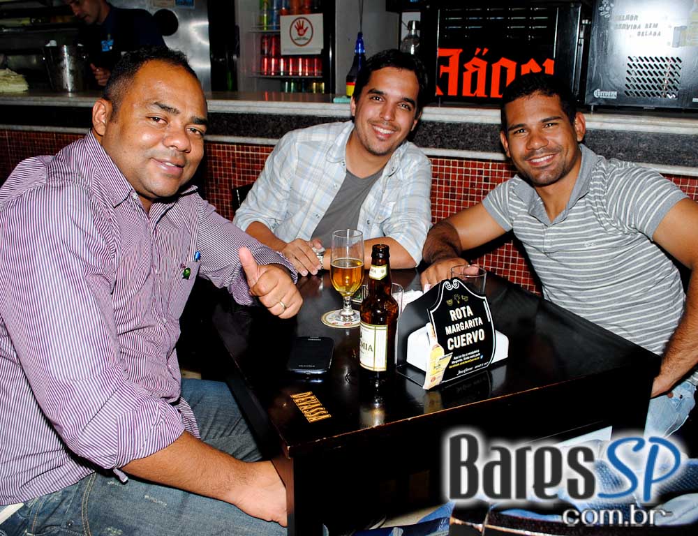 Feriado com descontração e variedades de petiscos e bebidas no Posto 6 Feriado com descontração e variedades de petiscos e bebidas no Posto 6