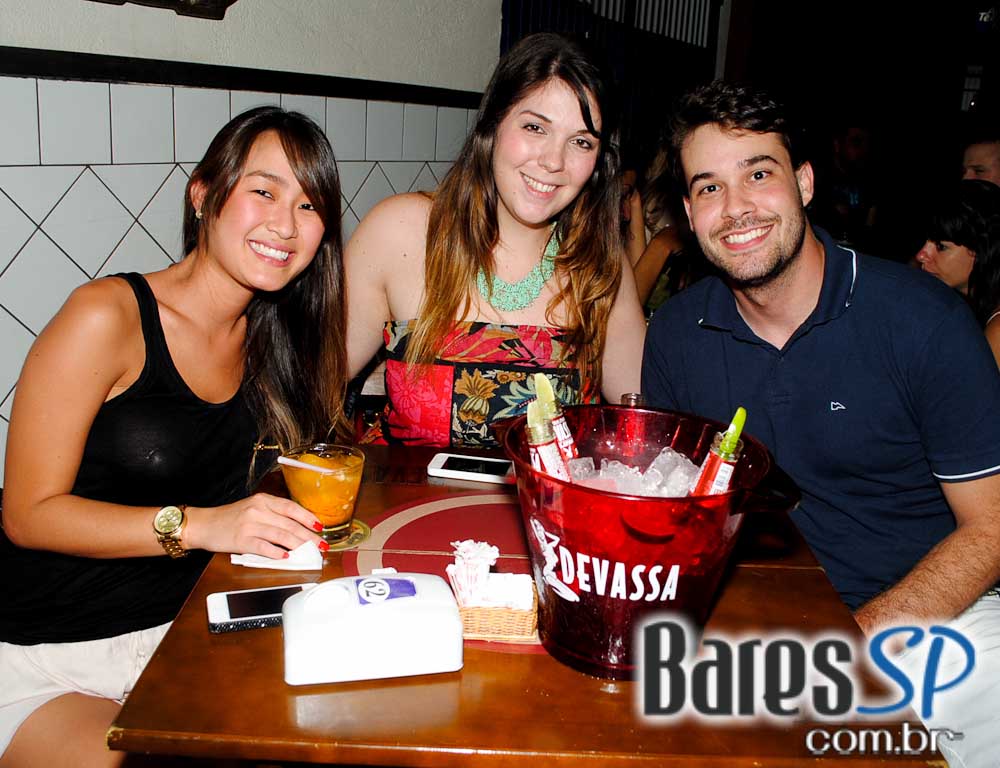 Feriado com descontração e variedades de petiscos e bebidas no Posto 6 Feriado com descontração e variedades de petiscos e bebidas no Posto 6