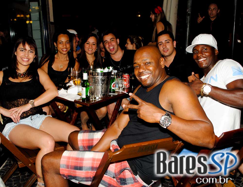 Feriado com descontração e variedades de petiscos e bebidas no Posto 6 Feriado com descontração e variedades de petiscos e bebidas no Posto 6