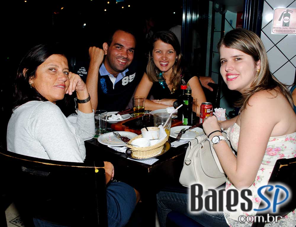 Feriado com descontração e variedades de petiscos e bebidas no Posto 6 Feriado com descontração e variedades de petiscos e bebidas no Posto 6