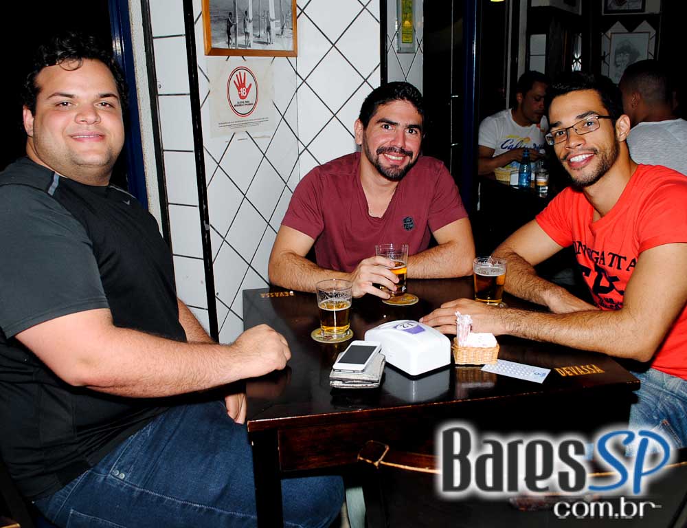 Feriado com descontração e variedades de petiscos e bebidas no Posto 6 Feriado com descontração e variedades de petiscos e bebidas no Posto 6