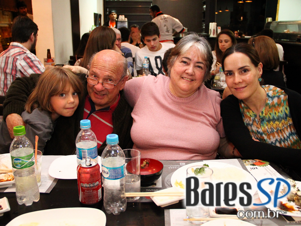 Daitakê Sushi ofereceu rodízio com variedades de pratos frios e quentes Daitakê Sushi ofereceu rodízio com variedades de pratos frios e quentes