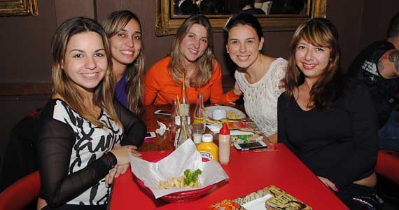 Tubaína Bar transmitiu futebol com muitas variedades de petiscos e drinks na quarta-feira