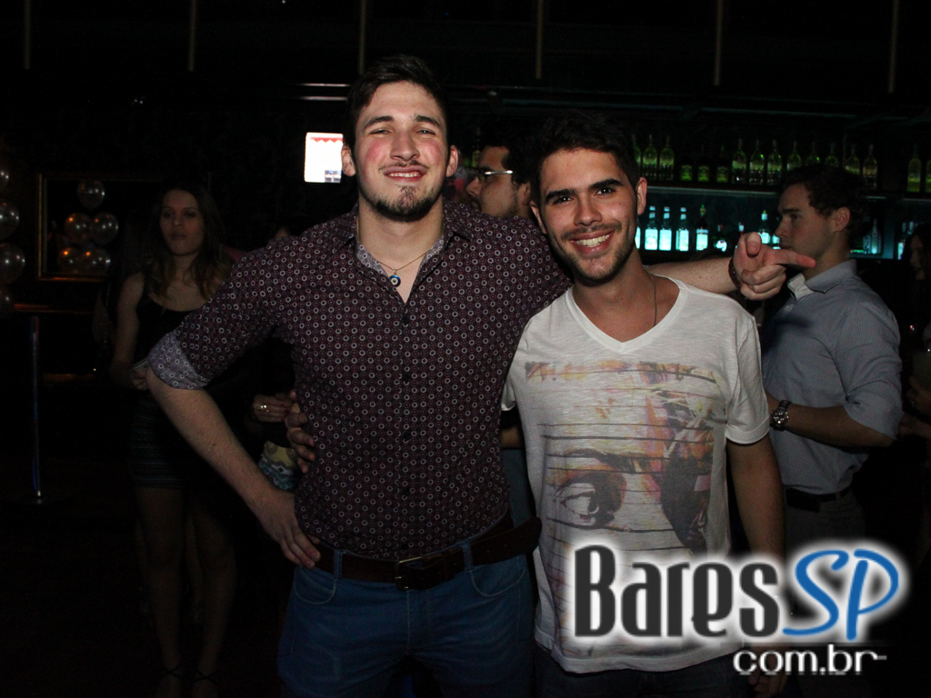 Outlaws comemorou 1 ano com show de Naldo Benny e DJ Puff na quinta-feira Outlaws comemorou 1 ano com show de Naldo Benny e DJ Puff na quinta-feira