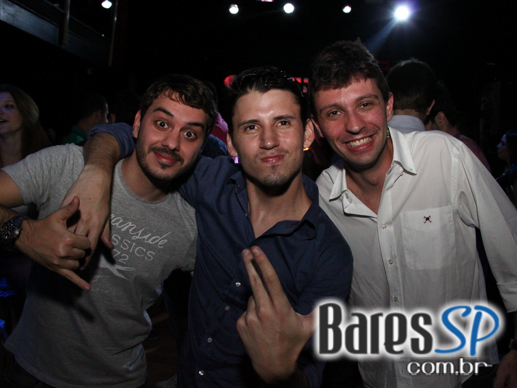 Outlaws comemorou 1 ano com show de Naldo Benny e DJ Puff na quinta-feira Outlaws comemorou 1 ano com show de Naldo Benny e DJ Puff na quinta-feira