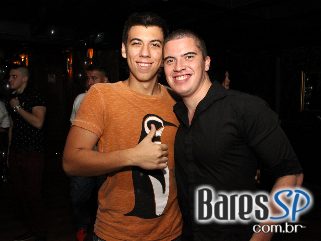 Outlaws comemorou 1 ano com show de Naldo Benny e DJ Puff na quinta-feira Outlaws comemorou 1 ano com show de Naldo Benny e DJ Puff na quinta-feira