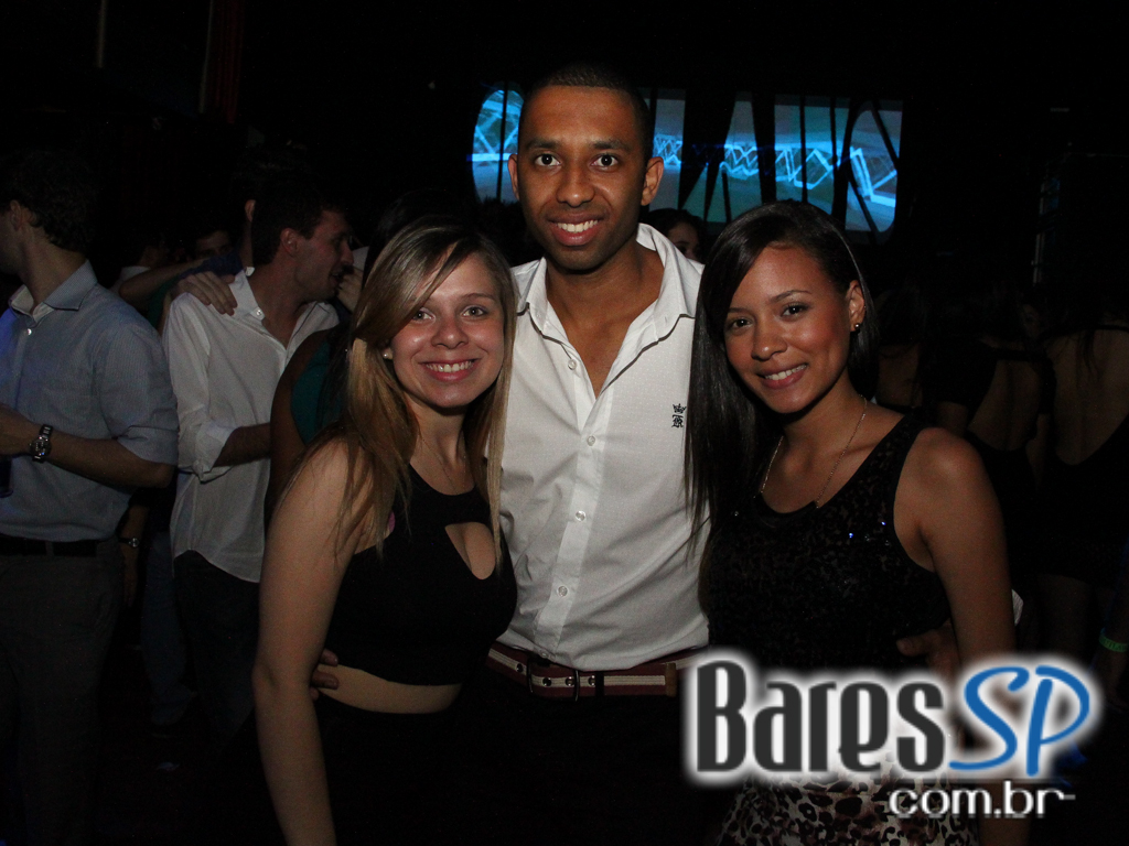 Outlaws comemorou 1 ano com show de Naldo Benny e DJ Puff na quinta-feira Outlaws comemorou 1 ano com show de Naldo Benny e DJ Puff na quinta-feira