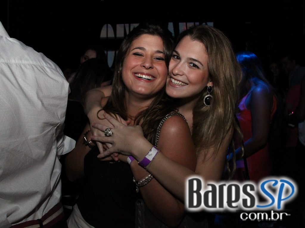 Outlaws comemorou 1 ano com show de Naldo Benny e DJ Puff na quinta-feira Outlaws comemorou 1 ano com show de Naldo Benny e DJ Puff na quinta-feira