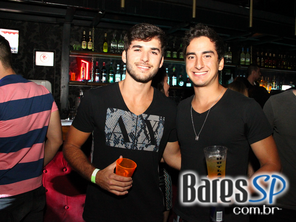 Outlaws comemorou 1 ano com show de Naldo Benny e DJ Puff na quinta-feira Outlaws comemorou 1 ano com show de Naldo Benny e DJ Puff na quinta-feira