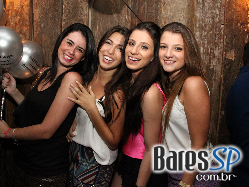 Outlaws comemorou 1 ano com show de Naldo Benny e DJ Puff na quinta-feira Outlaws comemorou 1 ano com show de Naldo Benny e DJ Puff na quinta-feira