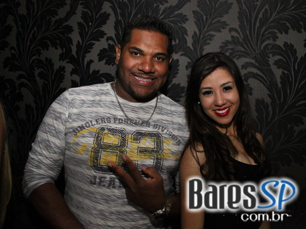 Outlaws comemorou 1 ano com show de Naldo Benny e DJ Puff na quinta-feira Outlaws comemorou 1 ano com show de Naldo Benny e DJ Puff na quinta-feira